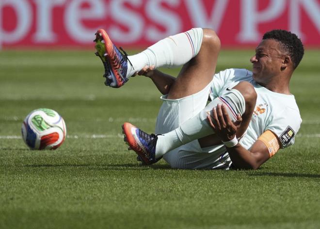 姆巴佩伤退引发担忧，法国2-0淘汰摩洛哥晋级世界杯四强