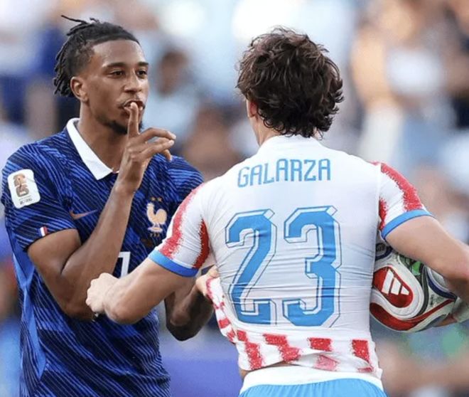 法国1-0力克巴拉圭，加拉尔萨争议不断成焦点：赛后落泪称为世界杯表现自豪