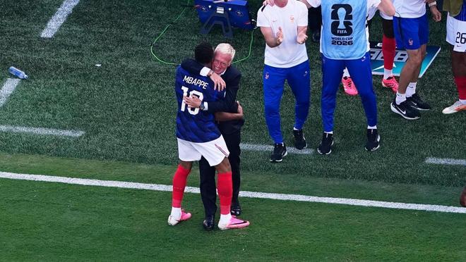 姆巴佩致敬德尚引发感动 法国3-0完胜瑞典挺进世界杯16强